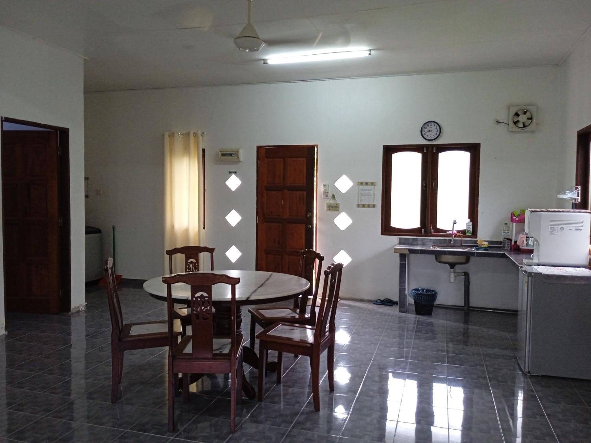 Homestay Idaman Di Kuala Terengganu Dengan 2 Bilik Aircond - Harga Utk 1 Rumah エクステリア 写真