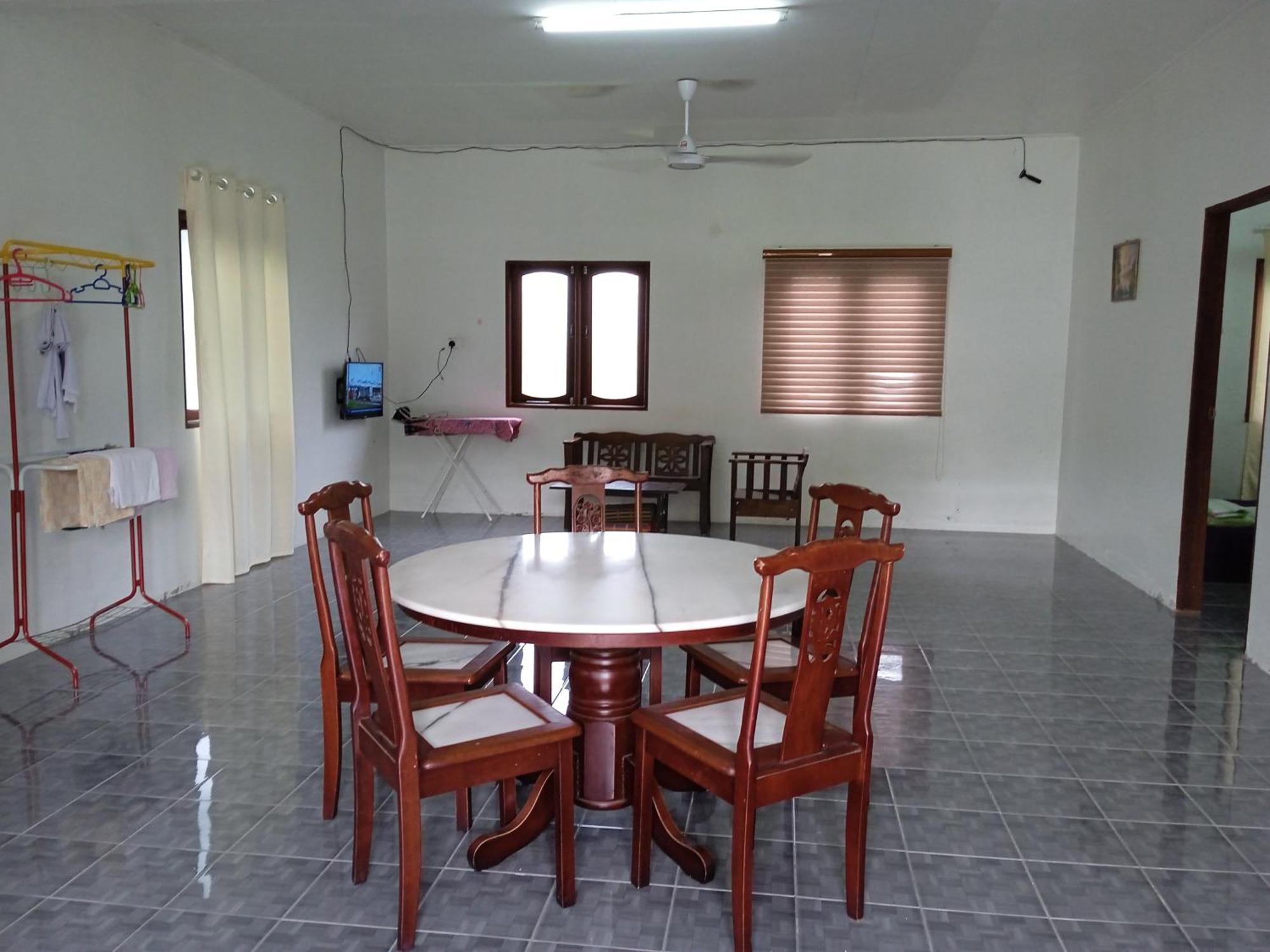 Homestay Idaman Di Kuala Terengganu Dengan 2 Bilik Aircond - Harga Utk 1 Rumah エクステリア 写真
